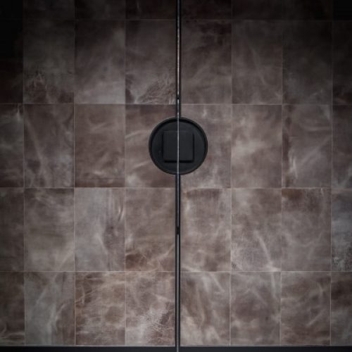 Alphenberg_pampas_dolphin_leather_door_osiris_rooy_01-400x600
